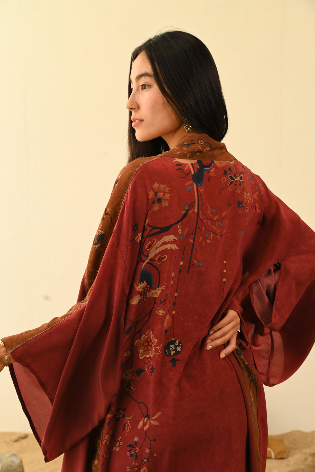 Kimonos – The White Raven