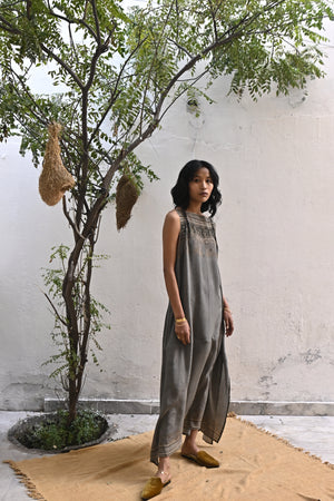 100% Crepe Silk Leah Dress from Savannah Collection by the White Raven Women Clothing