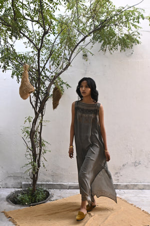 100% Crepe Silk Leah Dress from Savannah Collection by the White Raven Women Clothing