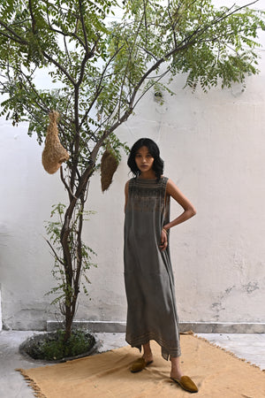 100% Crepe Silk Leah Dress from Savannah Collection by the White Raven Women Clothing